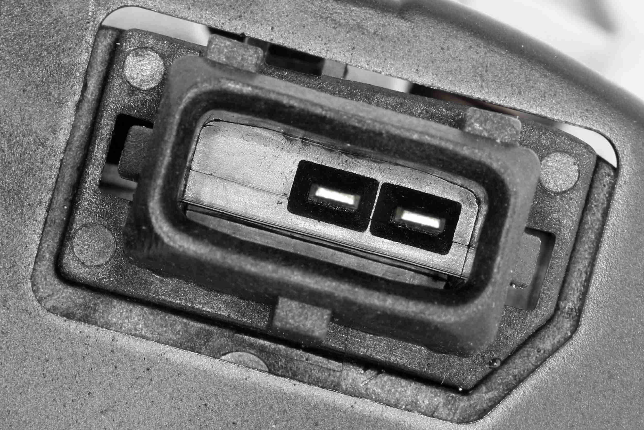VEMO V48-13-49430 Generator