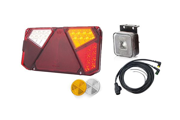 HELLA 9XX 358 135-261 Tail Light Assembly Set