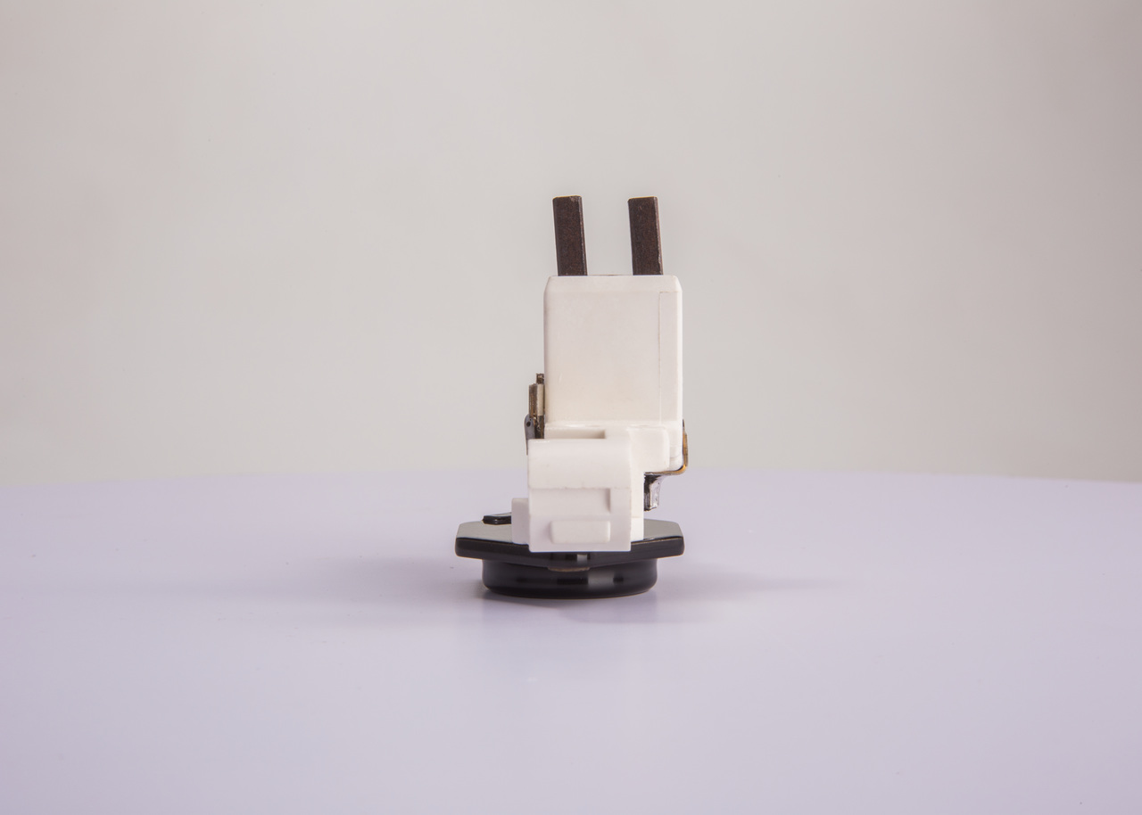 BOSCH 1 197 311 242 Generatorregler