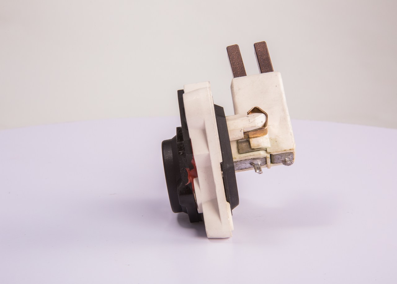 BOSCH 1 197 311 316 Generatorregler