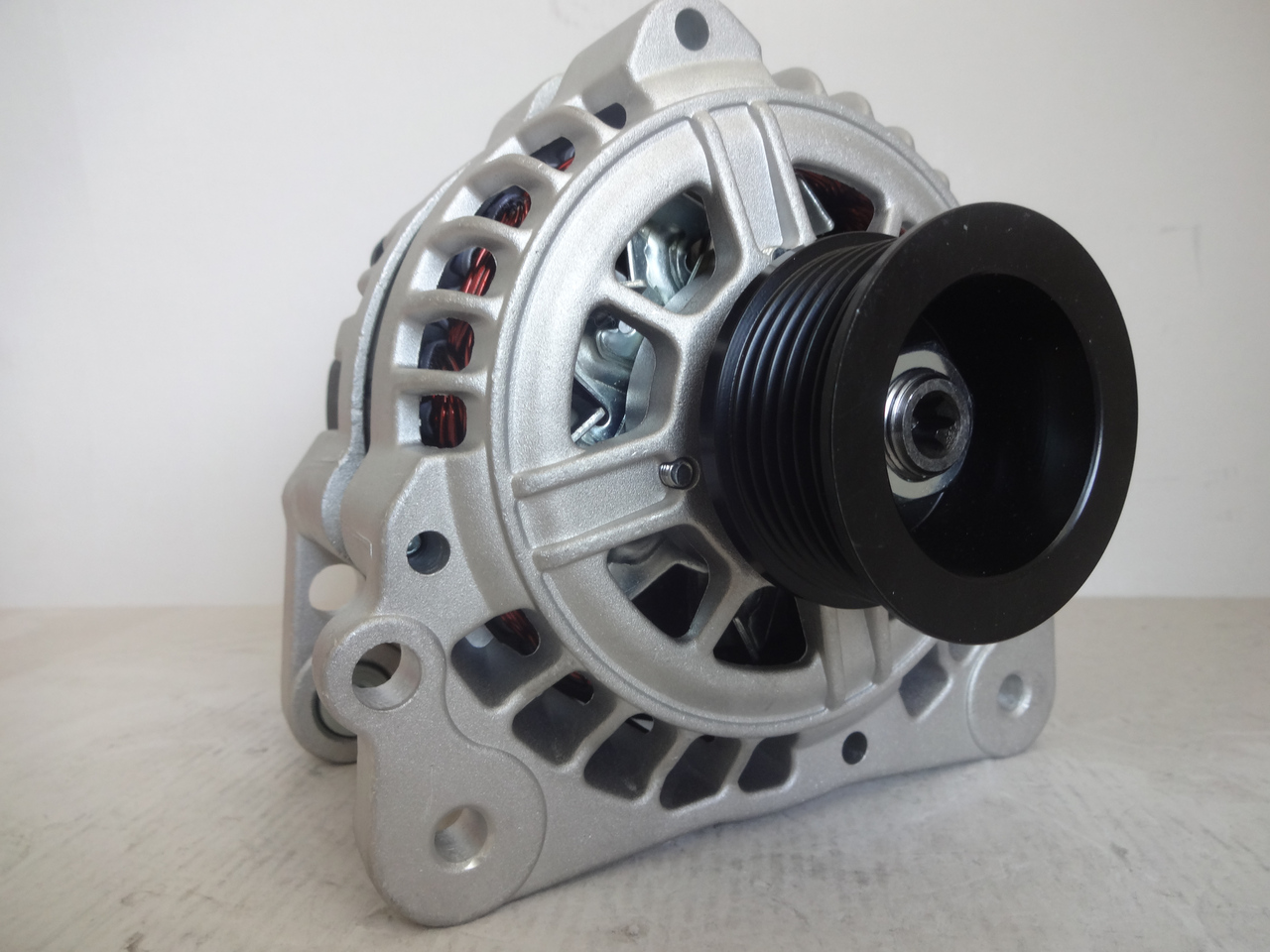 BOSCH F 042 205 095 Alternator