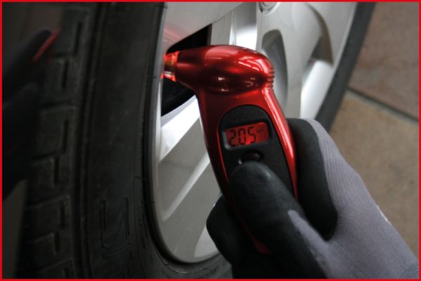 KS TOOLS 100.4055 Zariadenie na meranie tlaku v pneumatikách