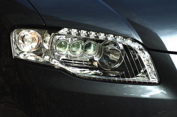 TYC 20-11379-00-20 Hauptscheinwerfersatz